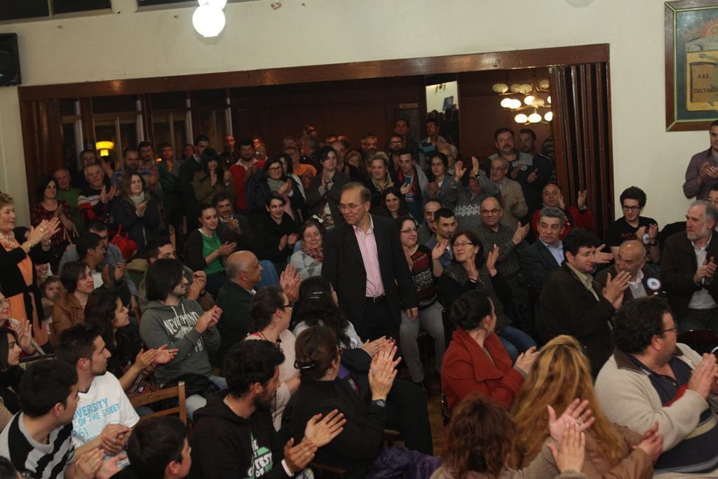 Momento da entrada do candidato, Xosé Represas. 