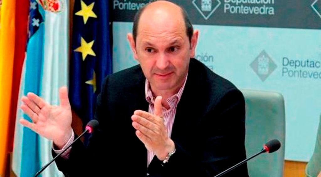 Rafael Louzán, hasta ahora presidente de la Diputación, anunció que no seguirá.