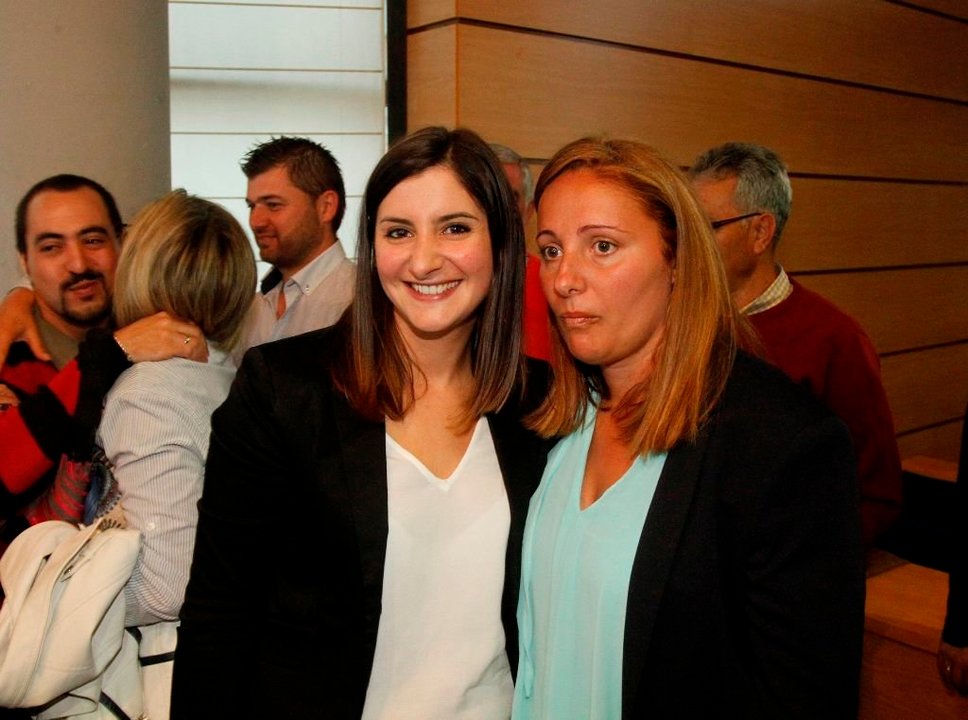 La alcaldesa de Moaña del BNG, Leticia Santos (izquierda), y la teniente alcalde, del PSOE, Marta Freire.