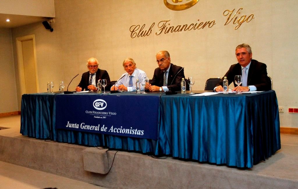 Un momento de la junta de accionistas del Club Financiero Vigo, ayer.