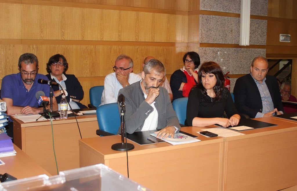 Manuel Carrera (1º derecha abajo), en el pleno de investidura de la nueva alcaldesa.