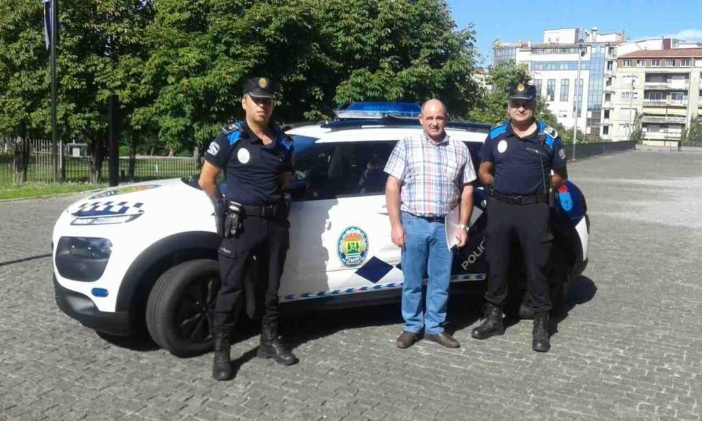 Tomiño recibe un nuevo vehículo para su Policía Local
