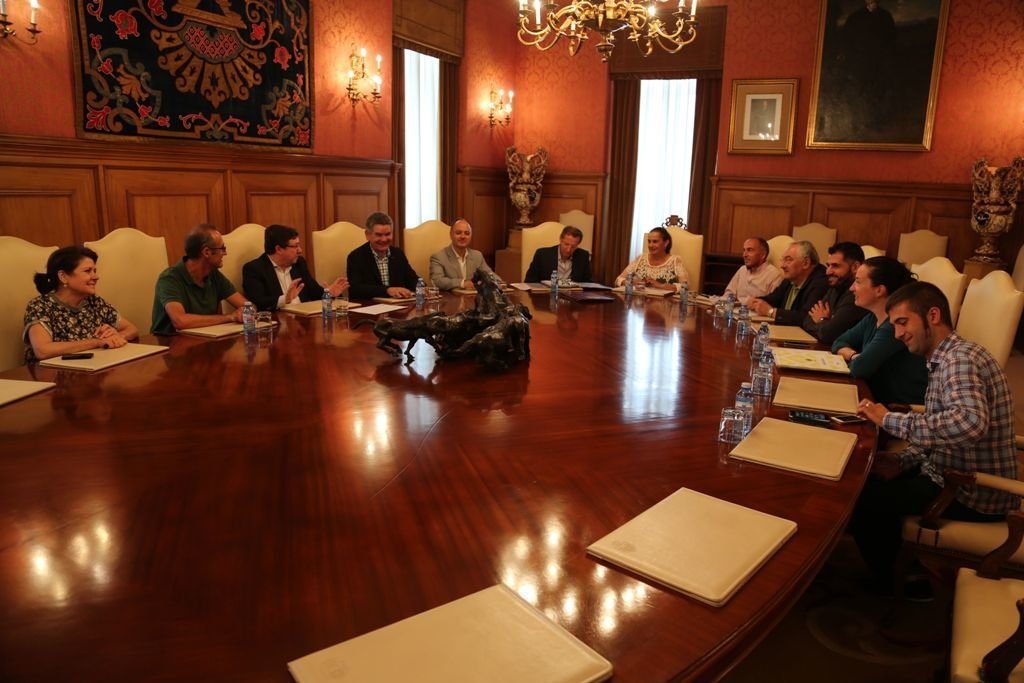 La Diputación constituyó la nueva junta de gobierno.
