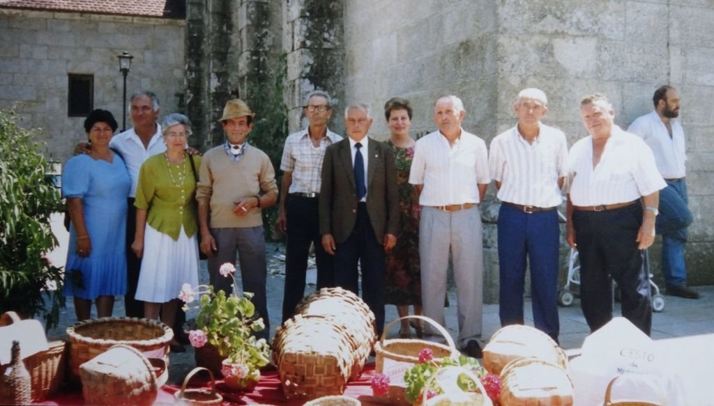 Retrato de un grupo de 'cesteiros' de 1990.