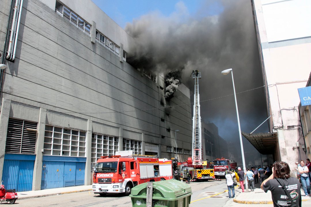 La nave de Frigoríficos Berbés, en Beiramar,  sufrió su segundo gran incendio el último día de  julio de hace dos años.