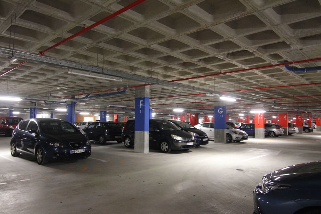 El aparcamiento del Hospital Álvaro Cunqueiro ofrece algo más de 4.300 plazas, 700 para los trabajadores.