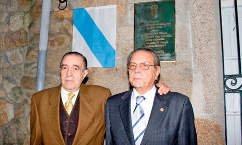 Darío (izquierda) con su hermano Alfonso Álvarez Gándara en el homenaje a su padre en 2010.