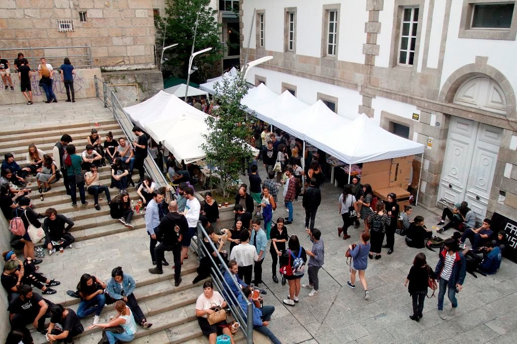 El festival está en la calle, tras el Museo de Arte Contemporáneo.