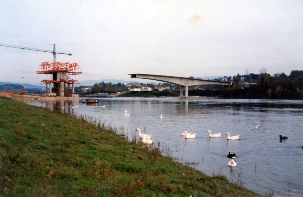 Puente internacional Salvaterra-Monçao en construcción.