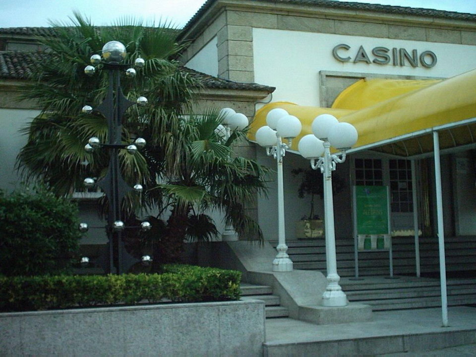 El casino La Toja seguirá funcionando cuando abra la sala en Vigo.