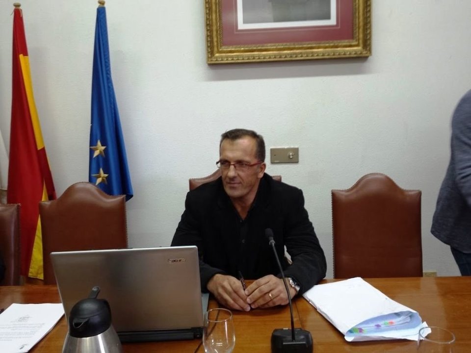 Ángel Rodal, alcalde en funciones, presidió su primer pleno ayer en Baiona