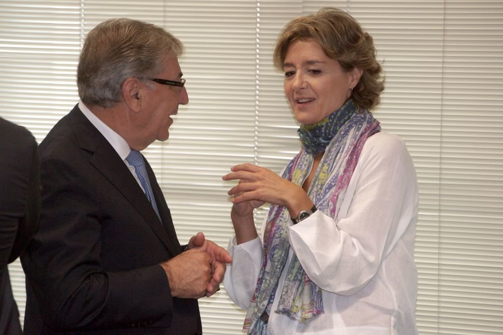 El comisario Vella y la ministra García Tejerina.