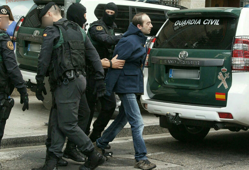 Uno de los detenidos en Bouzas // Vicente Alonso