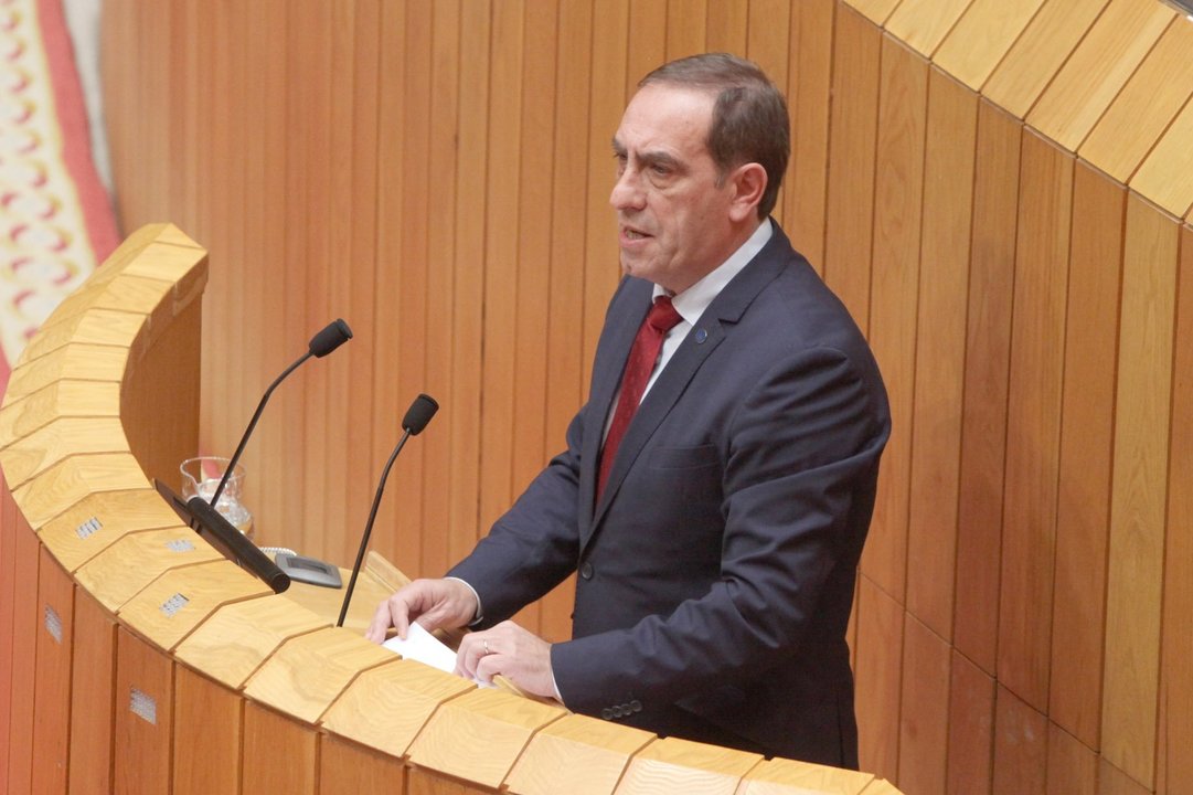 Valeriano Martínez, durante su comparecencia ante el Pleno del Parlamento autonómico.