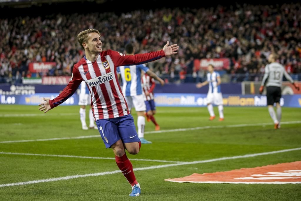 Griezmann celebra el gol que le marcó ayer al Espanyol en el Calderón.