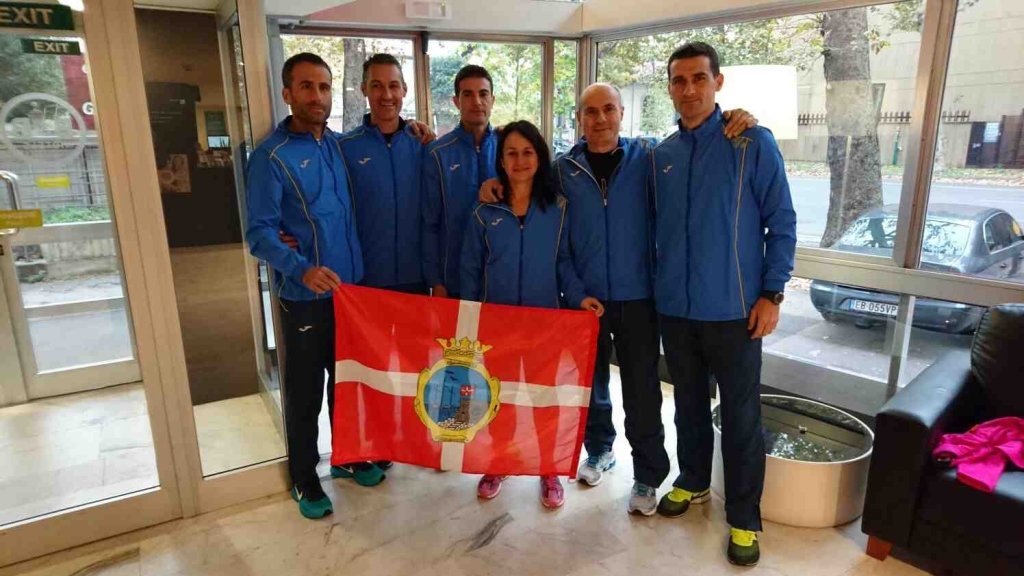 Representantes de A Guarda en el maratón de Florencia.