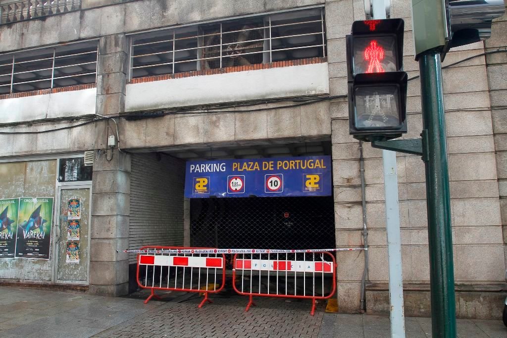 El parking de plaza de Portugal, cerrado.
