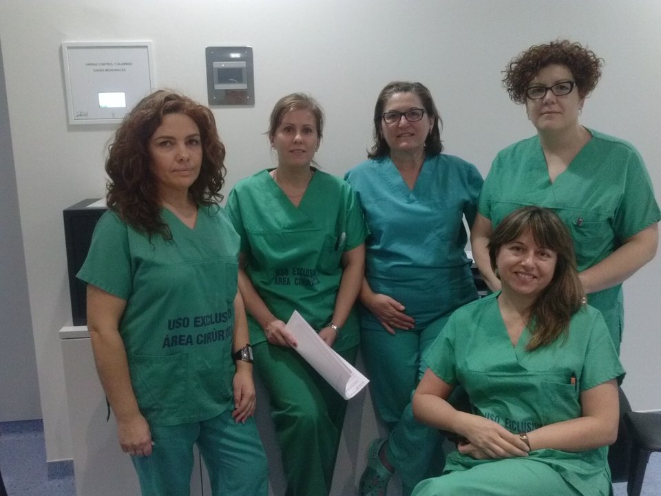 Purificación Mogollón, segunda por la izquierda, con las enfermeras.