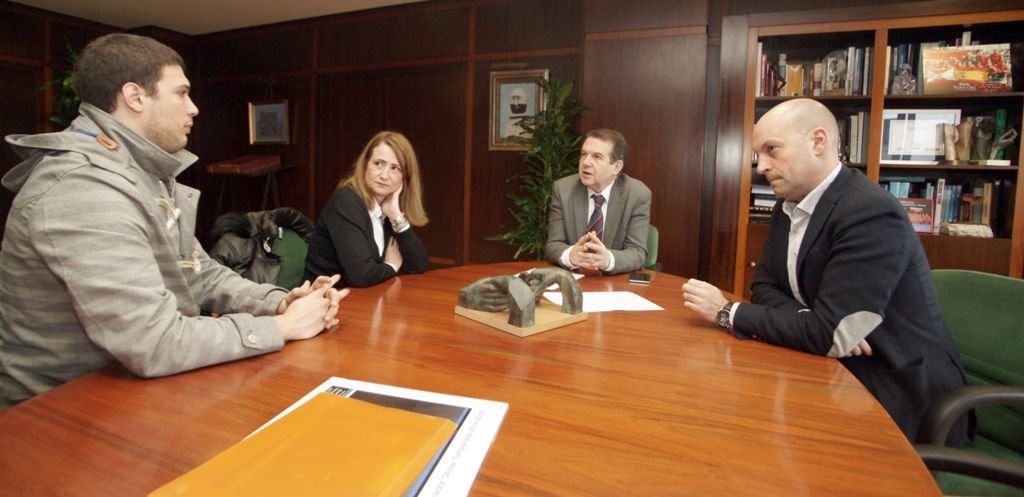El alcalde y Jaime Aneiros con Ana Mejías y Juan Villar.