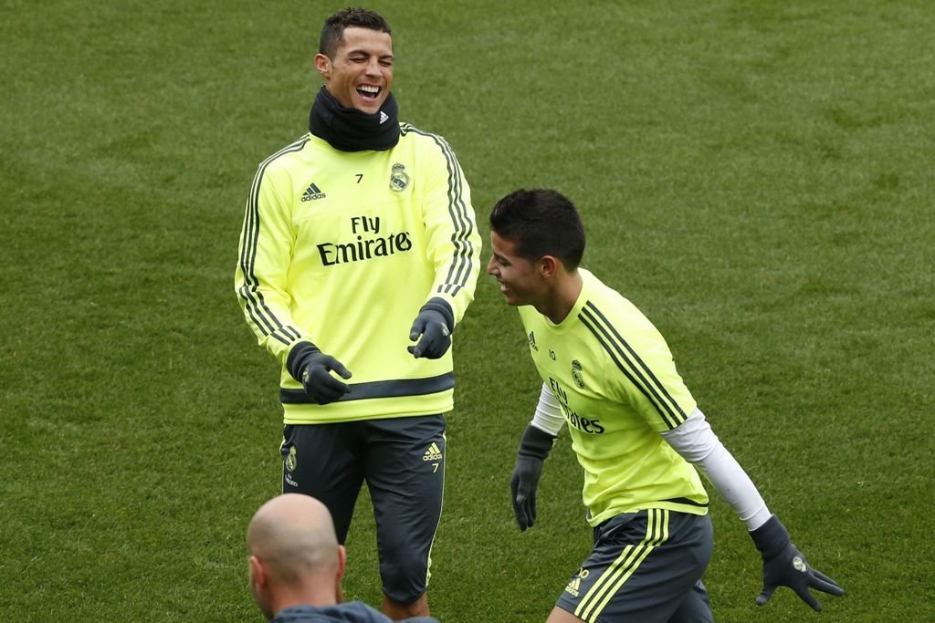 Cristiano Ronaldo y James Rodríguez, en el entrenamiento de ayer.