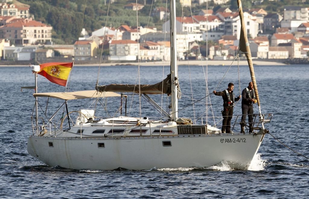 El velero Silver Black, incautado a una red de narcos, entrando en el puerto de Vigo el pasado agosto.