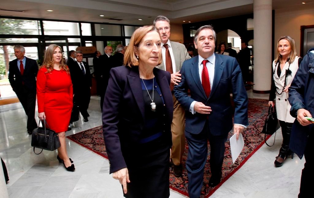 La ministra en funciones Ana Pastor, ayer a su entrada en el Círculo de Empresarios de Galicia.