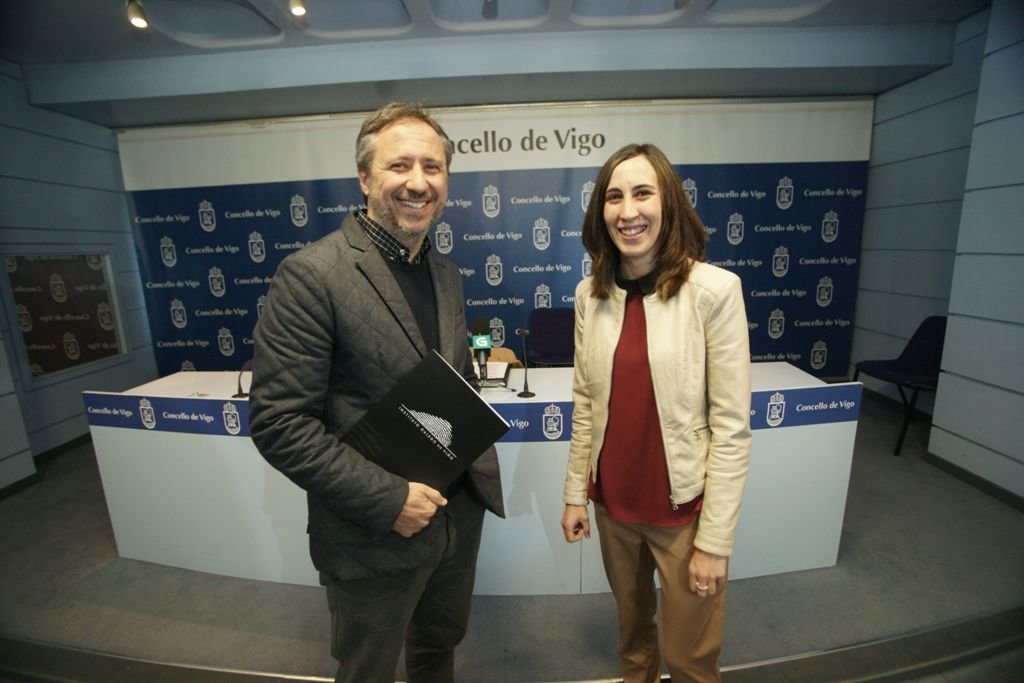 Xoán Cannas, director del Instituto Galego do Vino, y la edil Laura Iglesias, ayer en la presentación.