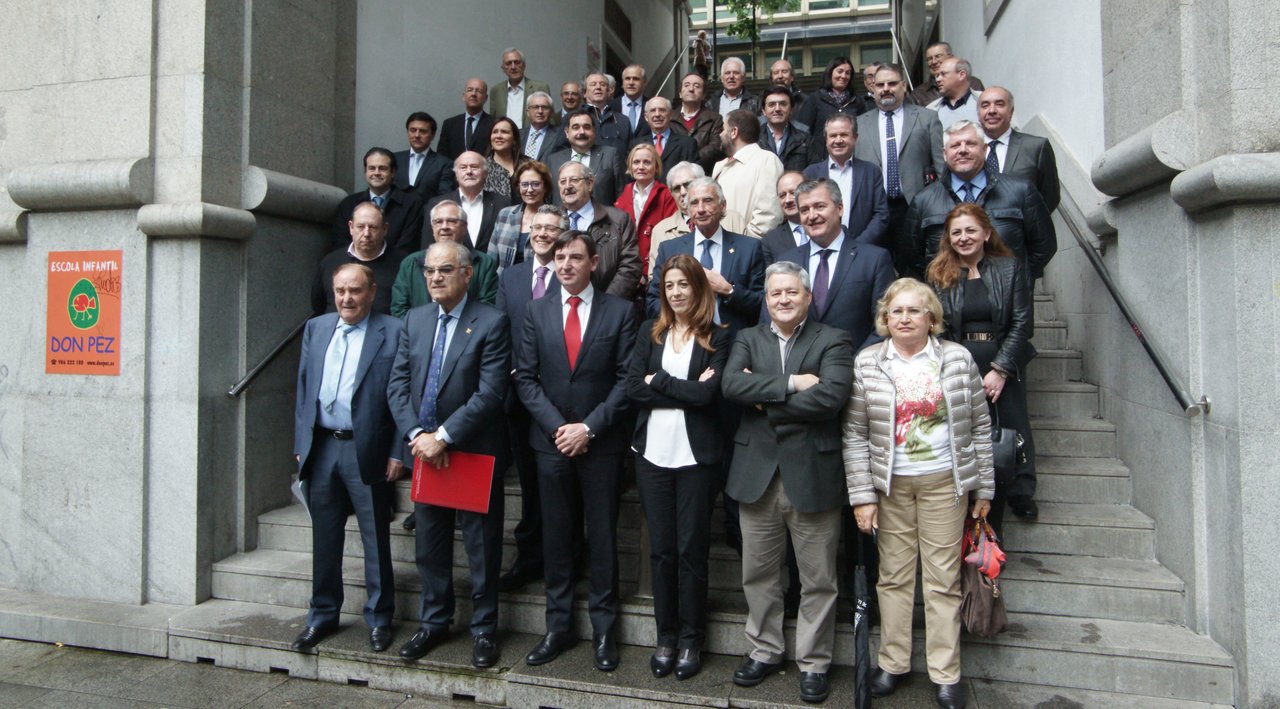 El pleno de la nueva Cámara de Pontevedra, Vigo y Vilagarcía, formado por 50 miembros.