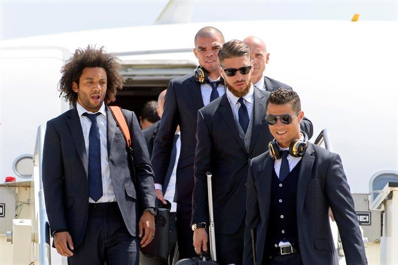 Los jugadores del Real Madrid Marcelo, Pepe, Sergio Ramos y Ronaldo llegan al aeropuerto de Malpensa en Milán