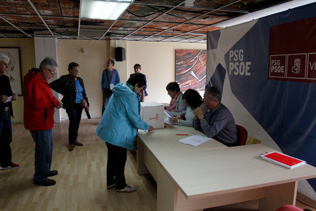 La sede de Vigo fue una de las que estuvo abierta durante toda la jornada para votar.