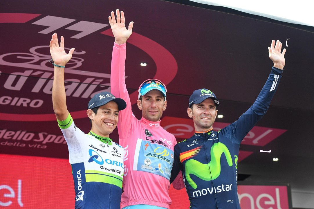 Esteban Chaves, Vincenzo Nibali y Alejandro Valverde, en el podio final del Giro de Italia.