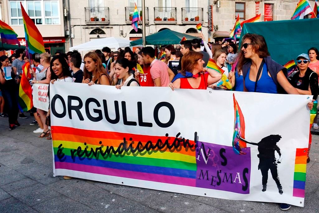 La manifestación por el Día del Orgullo, organizada por el colectivo Nós Mesmas, fue el acto principal de la semana del Orgullo Gay en la ciudad.