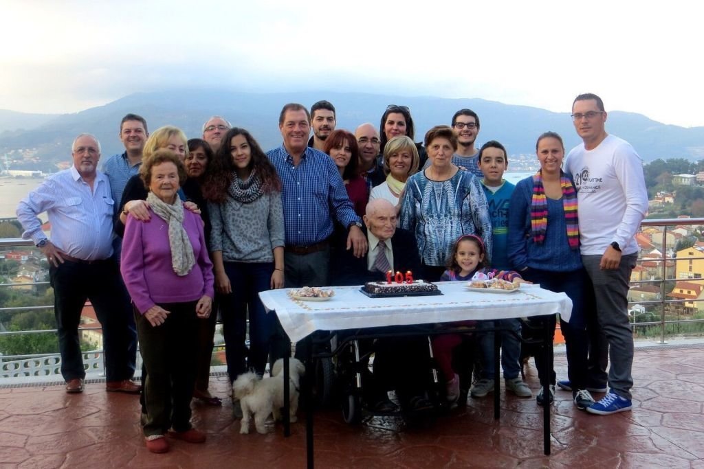 La última fiesta de cumpleaños de Manuel Lorenzo, rodeado de su familia.