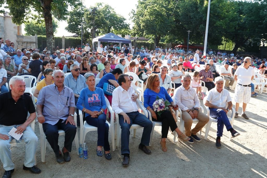 Cientos de espectadores, entre ellos el alcalde Abel Caballero y Carmela Silva, estuvieron ayer en San Roque.