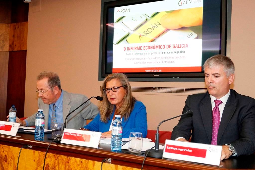 Albino Prada, teresa Pedrosa y Santiago Lago presentaron en Zona Franca el informe económico de Ardán.