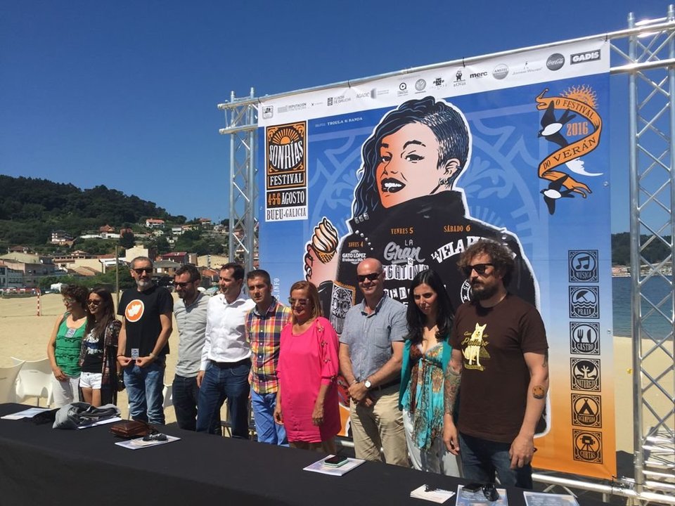 La programación de SonRías, integrado en Festivais Rías Baixas, se presentó ayer en Bueu con la asistencia de la presidenta de la Diputación, Carmela Silva.
