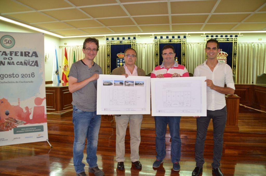 El alcalde, presentando el nuevo proyecto dinamizador del sector jamonero de A Cañiza.