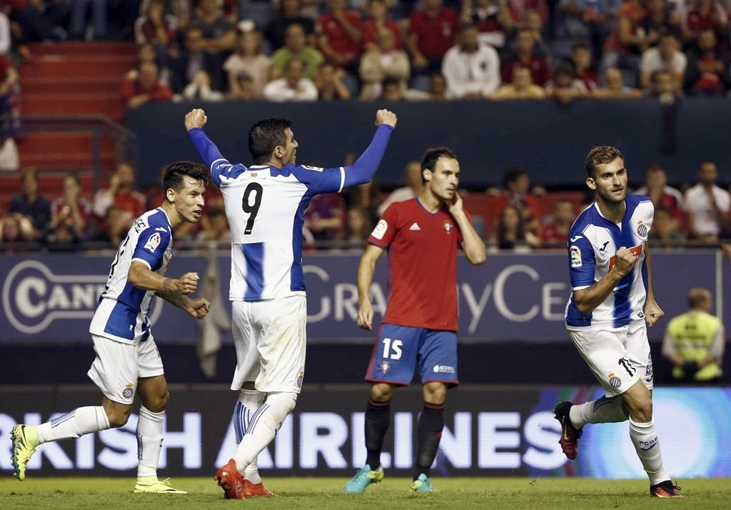 Baptistao (d) celebra el primero gol del Espanyol en El Sadar.