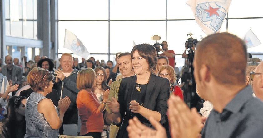 La candidata nacionalista Ana Pontón cerró su campaña en un abarrotado vestíbulo del Auditorio de Beiramar.