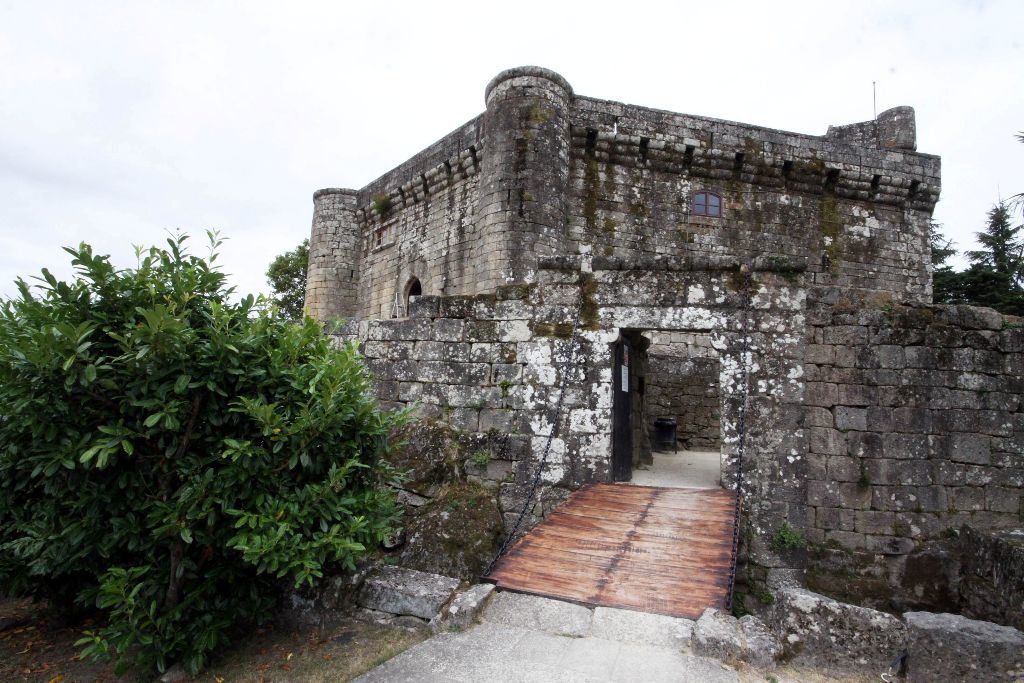 El emblemático Castelo do Sobroso, que en 1983 compró y rehabilitó el Concello de Ponteareas.