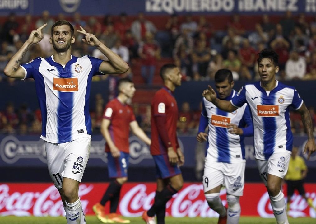 Leo Baptistao celebra el primer gol del Espanyol en el partido del jueves contra Osasuna en El Sadar.