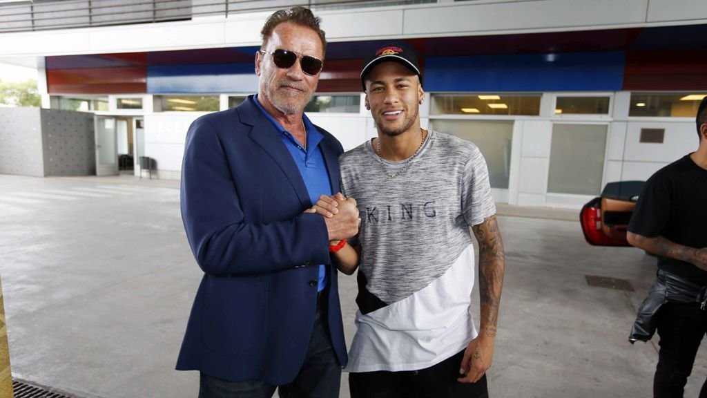 Arnold Schwarzenegger visitó ayer a la plantilla del Barcelona.