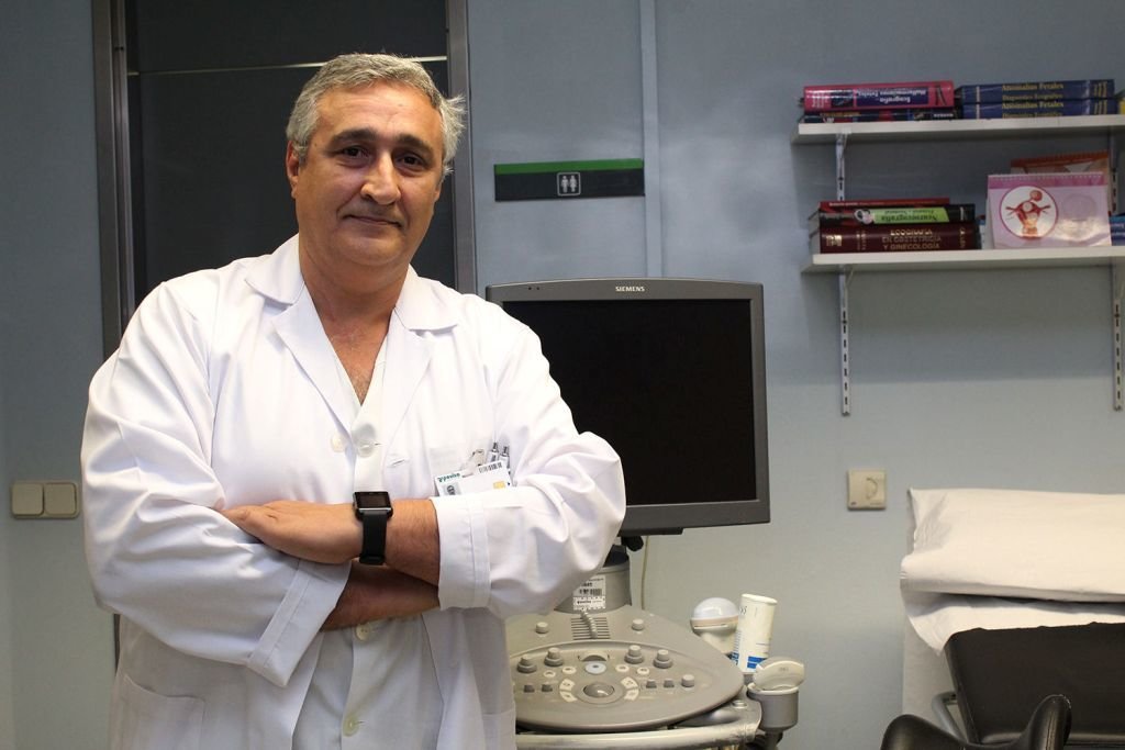 El doctor Francisco Estévez Guimaráns es el jefe de servicio de Toco-Ginecología del hospital Povisa.