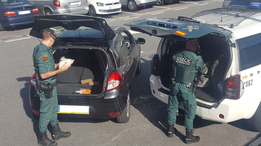 La Guardia Civil encontró algo más de 3 kilos de heroína en el coche de un vecino de Salvaterra.