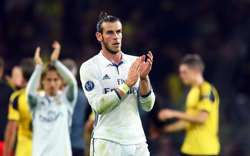 El jugador del Real Madrid Gareth Bale aplaude
