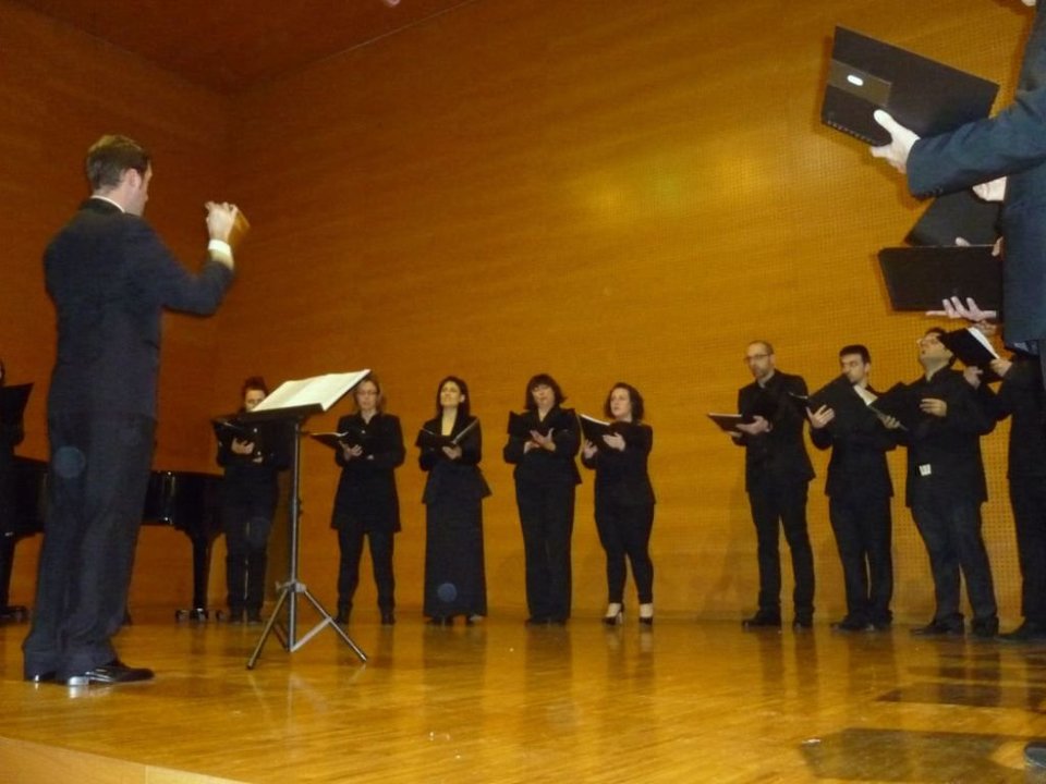 El Coro de Cámara Rías Baixas, que reúne 16 voces, se creó en 2014