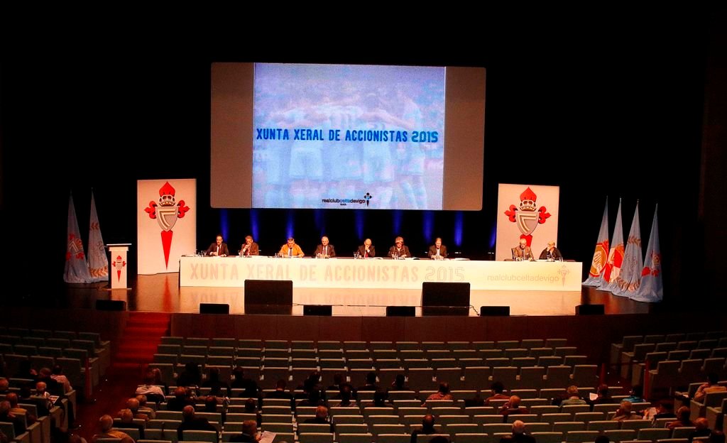Imagen de la junta general de accionistas del Celta del año pasado, que fue celebrada en el auditorio Mar de Vigo.