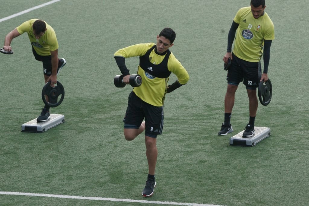 Pablo Hernández entrenó ayer con el resto del grupo en A Madroa.