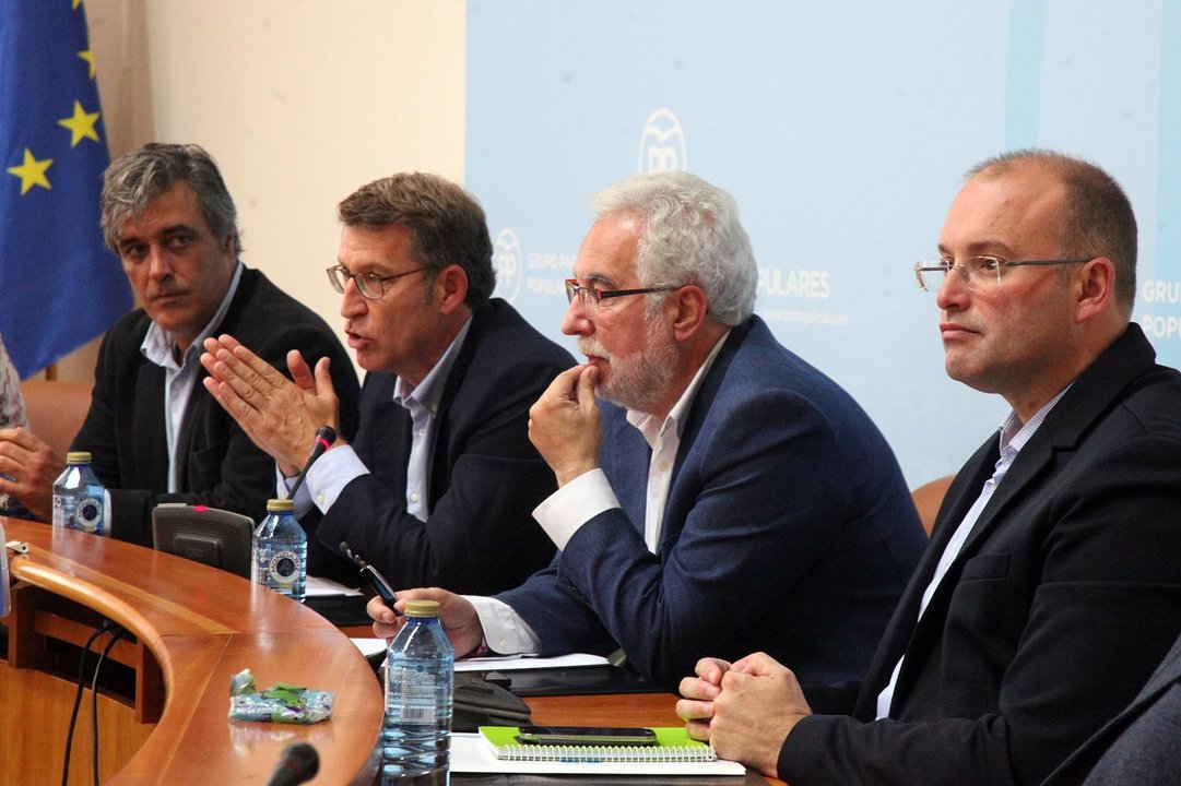Puy, Feijóo, Santalices y Tellado, durante la reunión del grupo parlamentario del PPdeG.