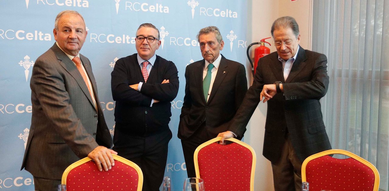 Pedro Posada, Ricardo Barros, Carlos Mouriño y Antonio Rosendo, ayer, en Balaídos, donde el presidente céltico realizó su propuesta. // JV Landín